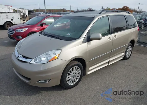 2010 Toyota Sienna Limited из США, поврежденный, VIN 5TDYK4CC3AS332779